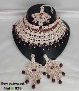 COLLAR GARGANTILLA DE PERLAS KUNDAN EN TONO ORO ROSA TRADICIONAL Y DE MODA ANTIGUA CONJUNTO CON MANGTIKA PARA MUJER Y NIÑA - Product Image 2