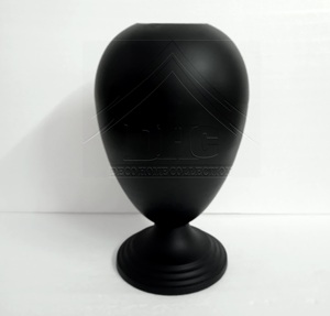 Florero de hierro de metal minimalista moderno con una superficie pulida elegante y detalles geométricos hechos a mano para un toque refinado - Product Image 2