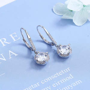 Orecchini a Leva con Cristalli Autentici in Rodio - Product Image 2