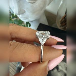 Bague de fiançailles en diamant de laboratoire de 4,00 carats VVS2 VVS1, taille coussin allongée, or massif, achat en gros, prix d'usine, livraison - Product Image 1