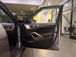 Auto Usado Confiable, Hyundai Veloster 2016, 3 Puertas, Hatchback, con Interior Negro - Product Image 5