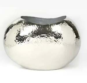 Nouveauté Vase de table en aluminium fait main personnalisé finition argent poli et martelé à vendre - Product Image 1