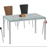 Ensemble de salle à manger élégant et durable avec table rectangulaire et chaises carrées K/D, design à trous droits, en bois moderne pour cuisine et maison