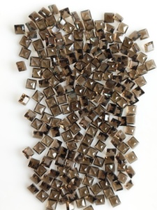 Quartz fumé naturel 4 mm, taille carrée, qualité supérieure, pierre précieuse en vrac pour la fabrication de bijoux et de colliers - Product Image 4
