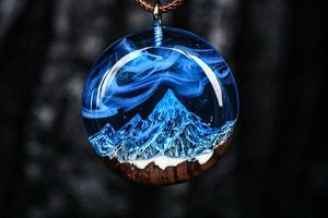 Couleur pleine résine nackles Creative Handmade Glowing nackles Dans unique Dark Blue Sky Clouds Resin Luminous Necklace For Wome - Product Image 5