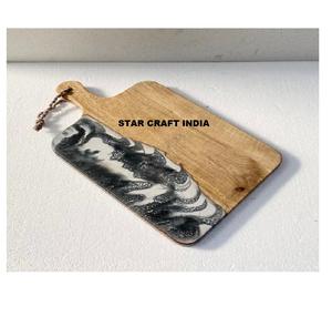 Tabla de cortar redonda de estilo natural moderno, tabla de cortar de resina y madera de nogal ecológica hecha en Vietnam - Product Image 1