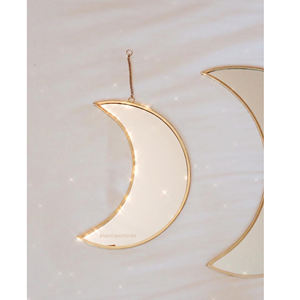 Venta caliente Cristal transparente Borde de latón Montado en la pared Acabado en oro Sala de estar Espejo de pared decorativo Forma De Luna Decoraciones de tamaño personalizado - Product Image 2
