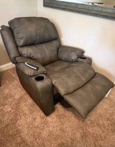 Fauteuil inclinable électrique abordable avec fonction de massage chauffant pour personnes âgées, port USB et fonctions électriques, position réglable et télécommande - Product Image 1