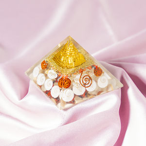 Vente en gros de pyramides de chakra Orgone Gomati avec pointes de cristal pour la méditation, la guérison et la décoration - Product Image 4