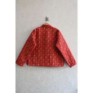 Chaqueta Acolchada Reversible Hecha a Mano, Chaqueta de Algodón con Estampado Floral en Bloques, Manga Larga, Chaqueta de Invierno con Botones para Mujer, para Venta al por Mayor y Exportación - Product Image 4