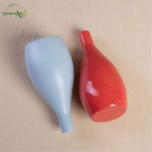 Jarrón de Bambú Rojo Brillante con Forma Enrollada, Decorativo, Ecológico y Duradero para Mesa - Product Image 1