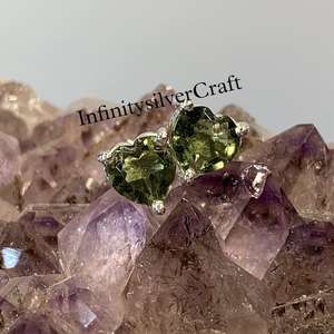 Boucles d'oreilles amour éternel moldavite pour femme 7mm bijoux moldavite à facettes pierres précieuses en vrac cadeau parfait pour elle - Product Image 1