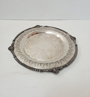Assiette de présentation ronde vintage en métal faite à la main avec motif floral gravé, finition polie, style européen, argent micronisé, pour mariage