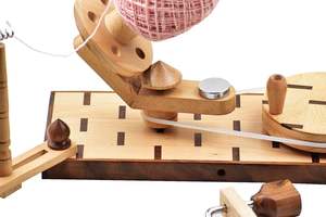 Enrouleur de boule de fil en bois Beachwood Parapluie Enrouleur rapide Enrouleur de boule de fil à tricoter - Product Image 3