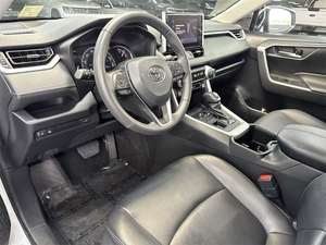 Toyota RAV4 Híbrida SE 2023, Interior Oscuro, Asientos de Cuero, Caja de Cambios Automática/Manual, Motor Turbo, SUV, Capacidad de 4L, R20 Eléctrico - Product Image 4