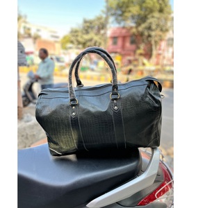 Sac de sport en cuir fabriqué à la main de qualité supérieure pour les voyages, la salle de sport et les voyages de week-end avec un intérieur spacieux et un design intemporel Fournisseur indien - Product Image 3