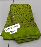 Travail de broderie de travail de miroir de coton faire au matériel de robe de fantaisie