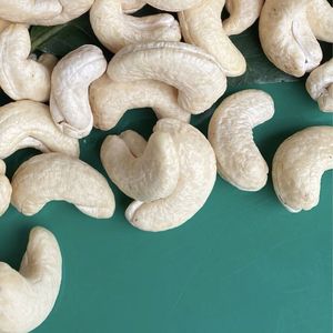 ขายเม็ดมะม่วงหิมพานต์คั่วและบรรจุภัณฑ์ซันติโกเวียดนาม W320 - Product Image 1