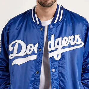 Chaqueta de satén Varsity de bombardero Premium para hombre de alta calidad para hombre con logotipo personalizado estilo béisbol tela de lona cuello levantado en la parte delantera - Product Image 6