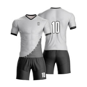 Camiseta de fútbol de poliéster 100% de diseño personalizado, conjunto de dos piezas de alta calidad, ropa de fútbol personalizada - Product Image 1
