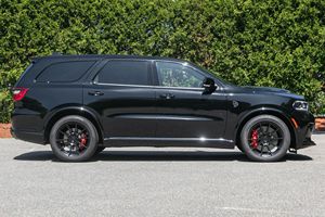 Durango SRT Hellcat Hennessey HPE1000 2021 ~8,400 Millas, Motor V8 Supercargado, Tracción en las Cuatro Ruedas, Asientos en la Tercera Fila - Product Image 3