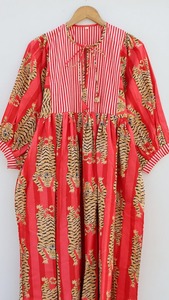 Robe mi-longue à rayures rouges Tiger, mini robe de soirée en coton à col fermé pour femmes du fabricant et exportateur indien - Product Image 3