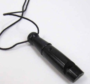 Nouvel arrivage Sifflet en corne de buffle noir avec lanière en cuir pour dresser les chiens et sifflet de sport fabriqué en os - Product Image 3