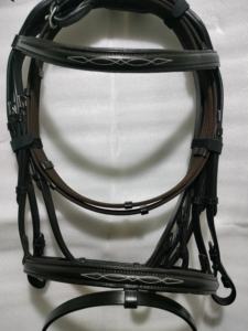 Bride de cheval personnalisée de qualité supérieure en cuir véritable idéale pour les courses, l'équitation et les entraînements et compétitions équestres en plein air - Product Image 5