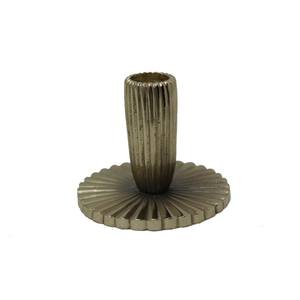 Bougeoir en métal en laiton doré pour la maison, le mariage, un design élégant pour le jardin et l'éclairage de table. - Product Image 1