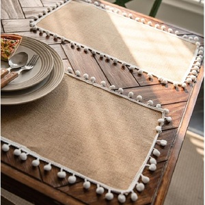 Mantel Individual de yute hecho a mano, diseño de encaje de Pompón, estilo bohemio de granja, duradero, sostenible para decoración de mesa de fiesta en casa de boda - Product Image 1