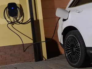 BENZ EQC 400 I (N293) USADO 2020, Bajo Kilometraje, Automático, Techo Panorámico, Luces LED, Luces Diurnas LED, 6 Asientos, Listo para Enviar - Product Image 3
