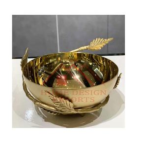 Bol de service en métal doré avec supports à feuilles - Product Image 1