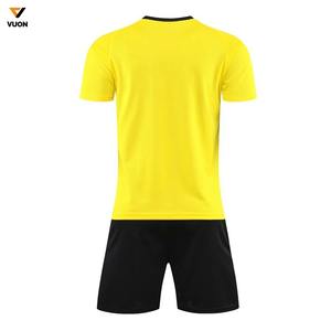 Conjuntos de camisetas de fútbol impresas por sublimación de diseño personalizado OEM al por mayor, uniforme de fútbol de color personalizado para hombres - Product Image 2
