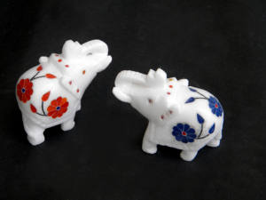 Éléphant en albâtre, pierre naturelle, décoration intérieure et extérieure, éléphant en marbre blanc avec incrustation de pierres colorées - Product Image 3