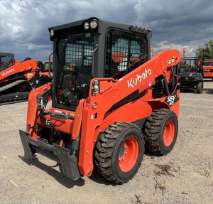 Chargeuse compacte Kubota SSV65 2024-Puissance compacte, levage vertical et performance à usage intensif - Product Image 1