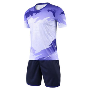Conjunto de fútbol de sublimación completo para adultos Jersey de cintura elástica y pantalones cortos de secado rápido con colores vivos - Product Image 6