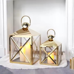 Lampe lanterne élégante au fini or Vente chaude Unique Ramadan Eid Hajj Festival Décor pour les fêtes et les décorations de vaisselle - Product Image 1