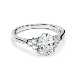 Bague de fiançailles en moissanite ovale en grappe - Product Image 5