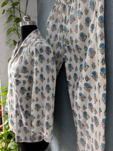 Conjunto de Pijama de Algodón Tejido a Mano, Hermoso Estampado Floral, Ligero, Transpirable y Suave, Regalos de Verano/Primavera/Otoño para Ella - Product Image 4