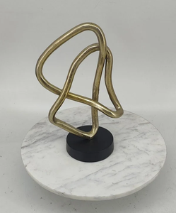 Escultura de metal hecha a mano elegante y moderna para decoración del hogar para ocasiones de cumpleaños - Product Image 1