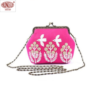 Vente en gros Portefeuille portable élégant brodé pour les occasions formelles, style vintage - Product Image 4