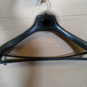 Perchas de plástico vibrantes para ropa infantil Organizador de tienda de ropa elegante Solución para ahorrar espacio - Product Image 1