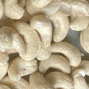 Fournisseur de confiance du Vietnam Ww240-Cashew-Nut de noix de cajou brutes du Vietnam Noix de cajou entières exportées vers l'Asie, l'UE, le Moyen-Orient - Product Image 1