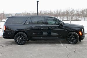 Cadillac Escalade ESV 4WD Sport Platinum Usado 2025 - Product Image 2