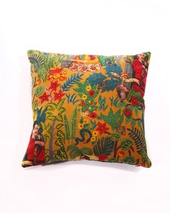 Funda de almohada de pintor mexicano Cojín decorativo floral Pintor mexicano Arte Jardín País México Muertes Funda de cojín - Product Image 1