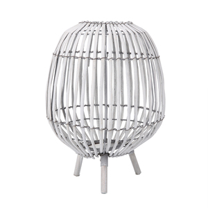 Linterna cónica de ratán hecha a mano blanca de nueva pieza con mango e inserto de vidrio Portavelas natural con personalización disponible - Product Image 1