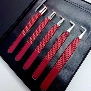 Vente en gros GETUP BROSONS IMPEX Pince à épiler pour extensions de cils en acier inoxydable anti-magnétique avec revêtement en poudre rouge, poignée diamantée et pointe argentée - Product Image 1