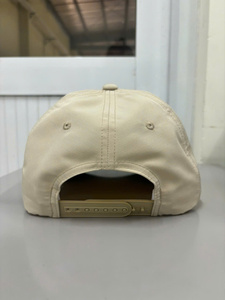 Gorras de béisbol de 5 paneles de dos tonos con logotipo de parche de cuero de ala curva Vietnam OEM gorras unisex de algodón de alta calidad para exteriores - Product Image 5