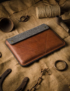 Housse pour ordinateur portable en cuir véritable durable pour un usage professionnel, cadeau personnalisé pour hommes et femmes, design tendance LLS-0001 - Product Image 5