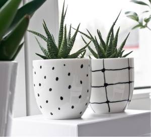 Pot de fleurs en céramique artistique peint à la main avec un design abstrait audacieux, porte-plantes décoratif d'intérieur durable - Product Image 6